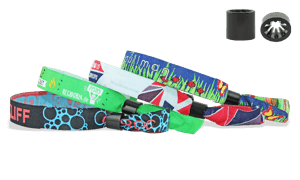 Pulseras de tela bordada "Oslo" con un cierre cilindro de plástico deslizante